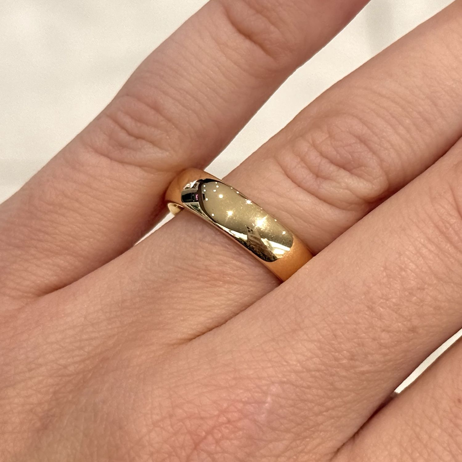 Pre-Owned 9ct Yellow Gold 5mm Court Wedding Band