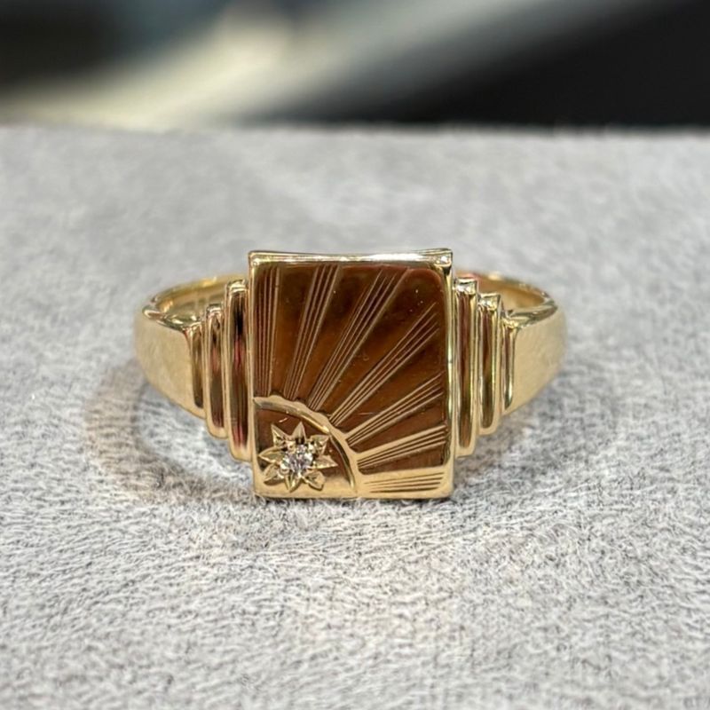 Pre-Owned 9ct Yellow Gold Vintage Gents Diamond Signet Ring