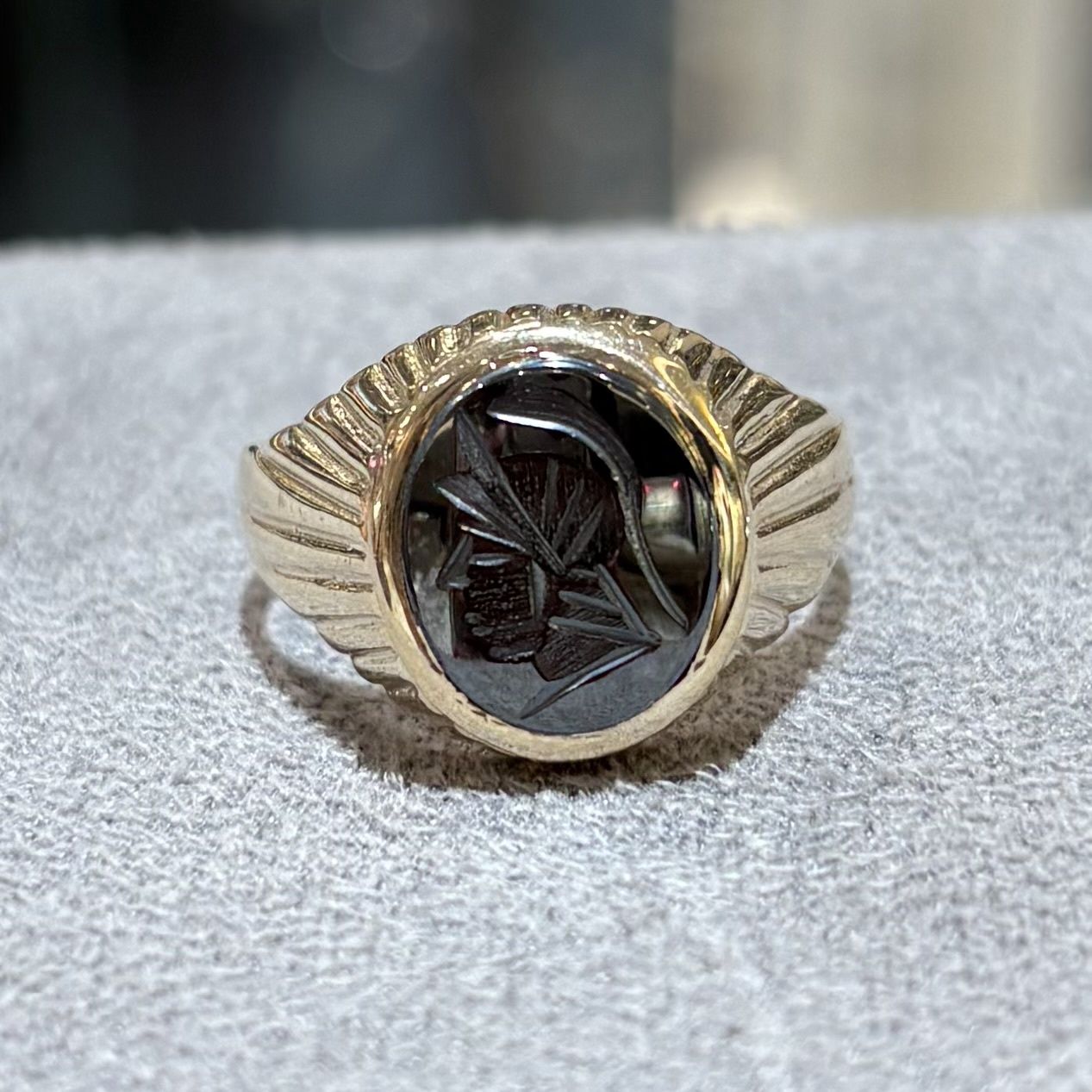 Pre-Owned 9ct Yellow Gold Hematite Roman Head Ring