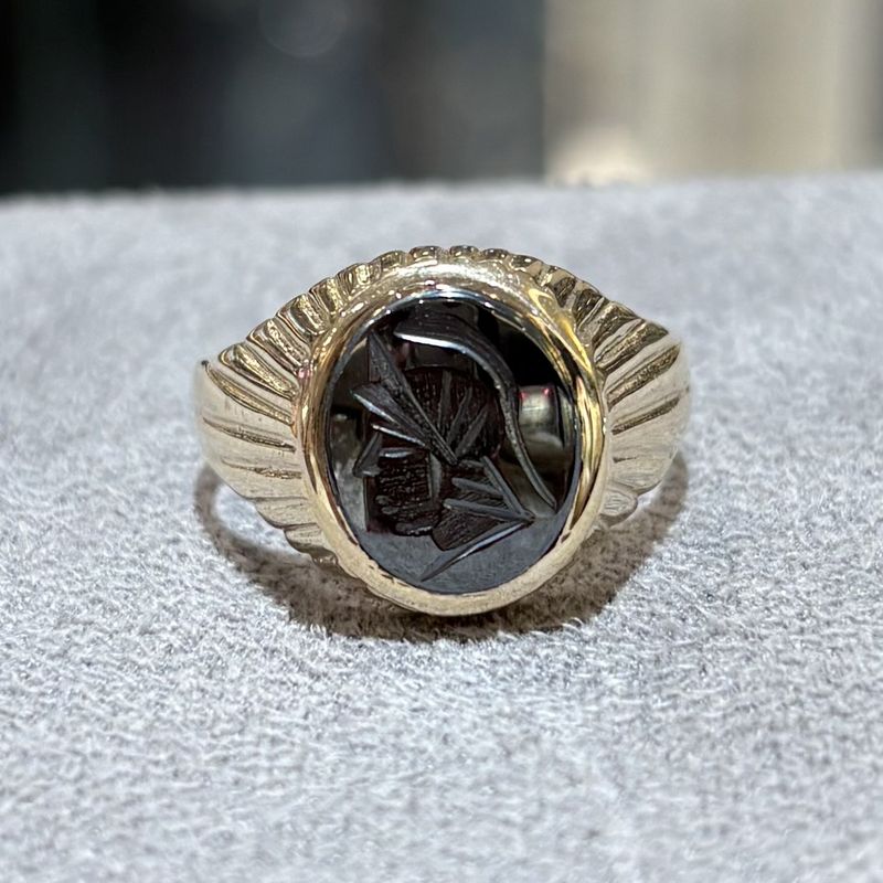 Pre-Owned 9ct Yellow Gold Hematite Roman Head Ring