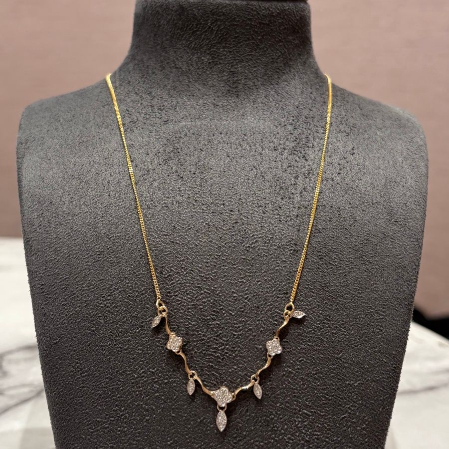 Pre-Owned 9ct Yellow Gold 0.09ct Diamond Necklace