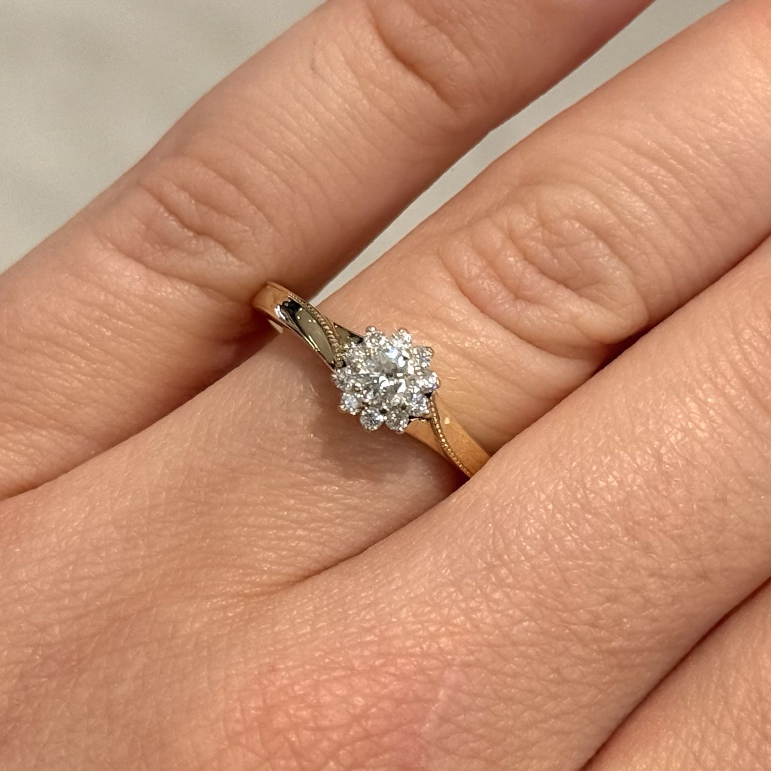 Pre-Owned 9ct Yellow Gold 0.25ct Diamond Cluster Ring