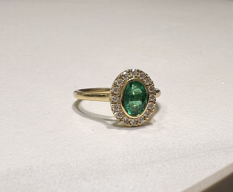18ct Yellow Gold Oval Emerald &amp; Diamond Halo Cluster Ring