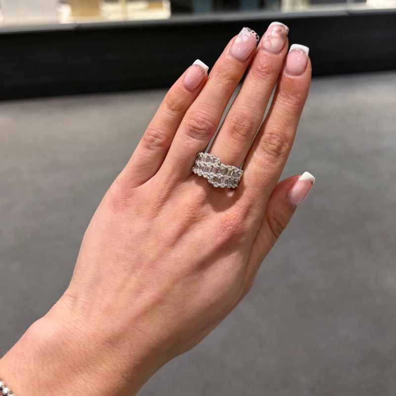 Pre-Owned 18ct White Gold 2.50ct Round & Baguette Diamond Ring