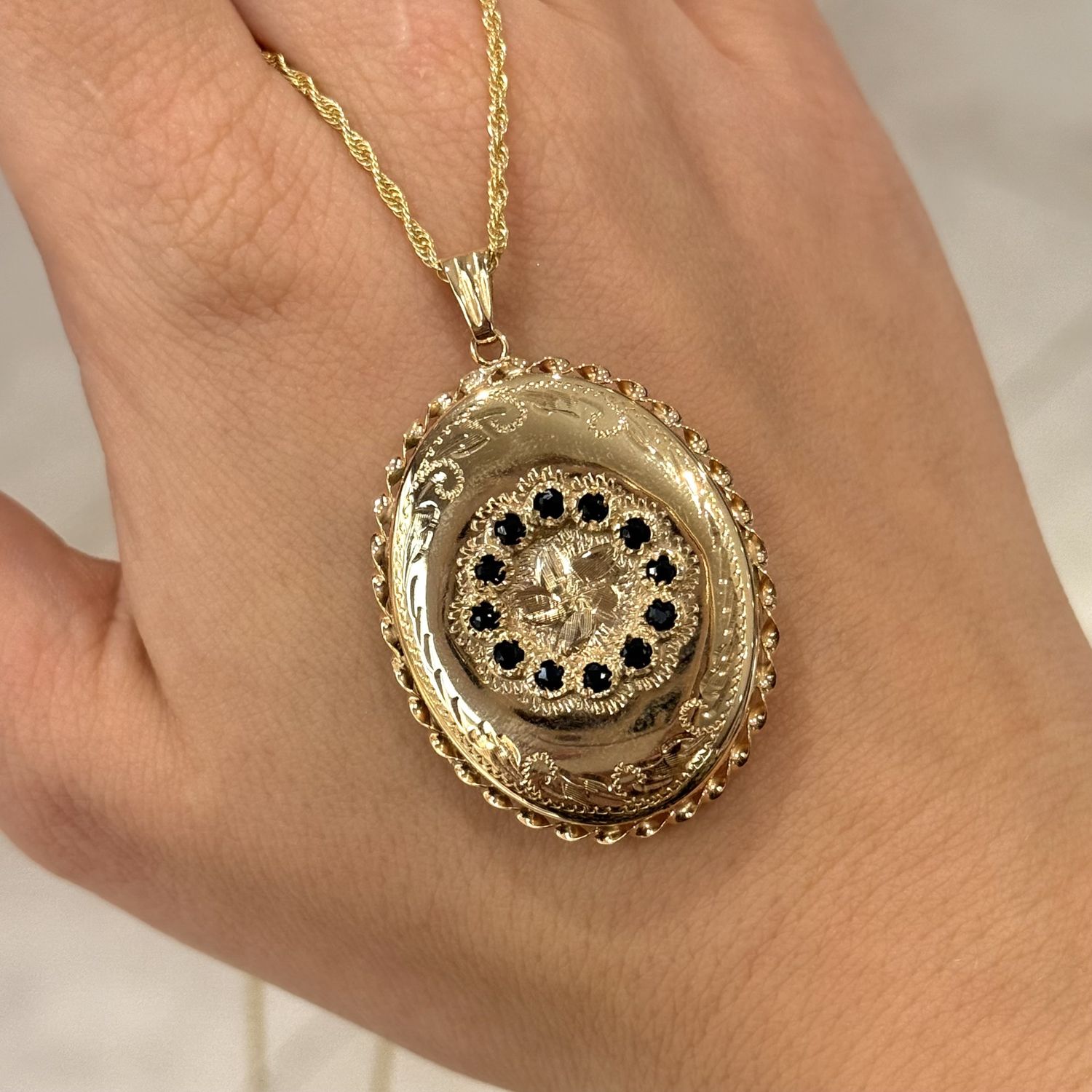 Pre-Owned 9ct Yellow Gold 0.48ct Sapphire Locket