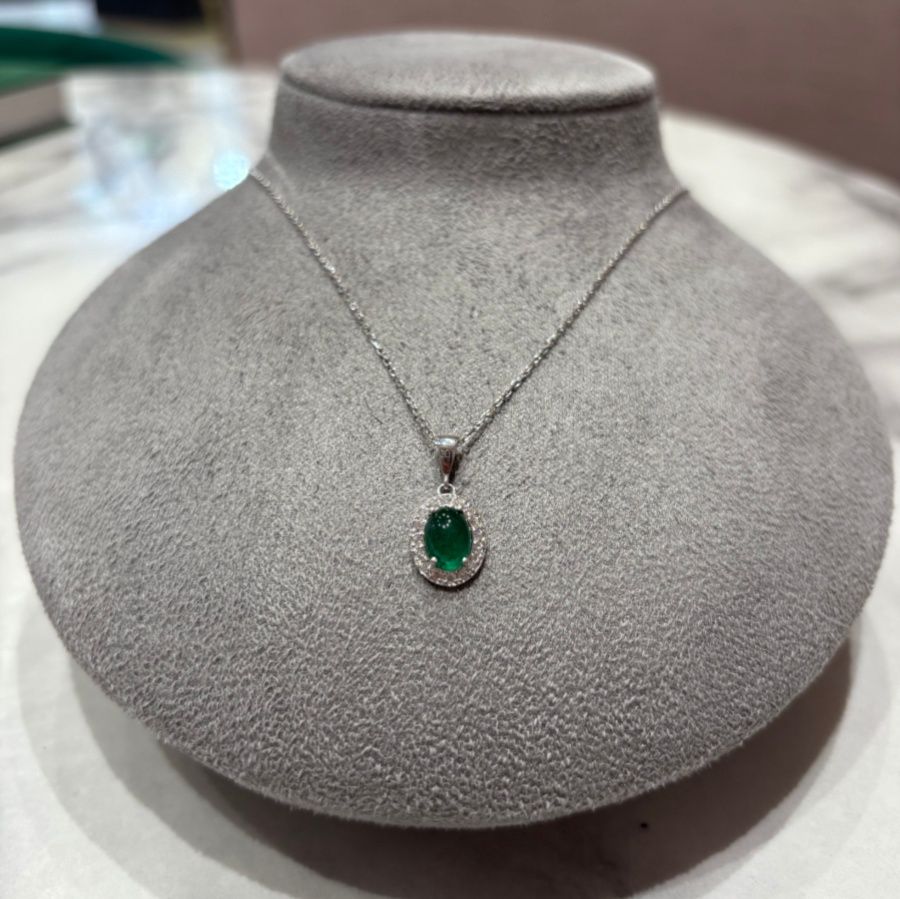 Pre-Owned 18ct White Gold 1.5ct Cobochon Emerald &amp; 0.16ct Diamond Pendant