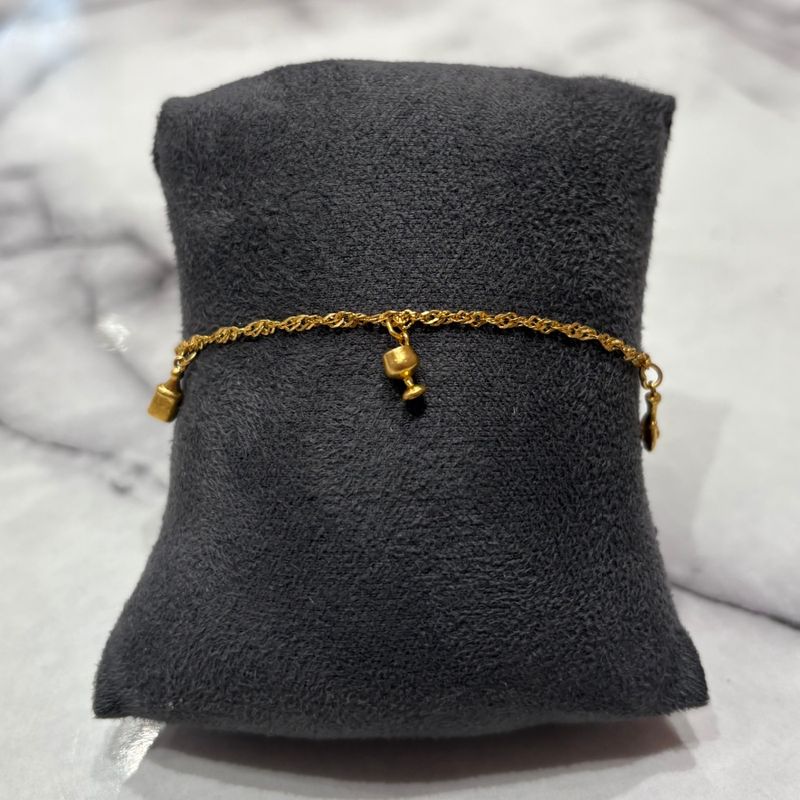 Pre-Owned 22ct Charm Bracelet