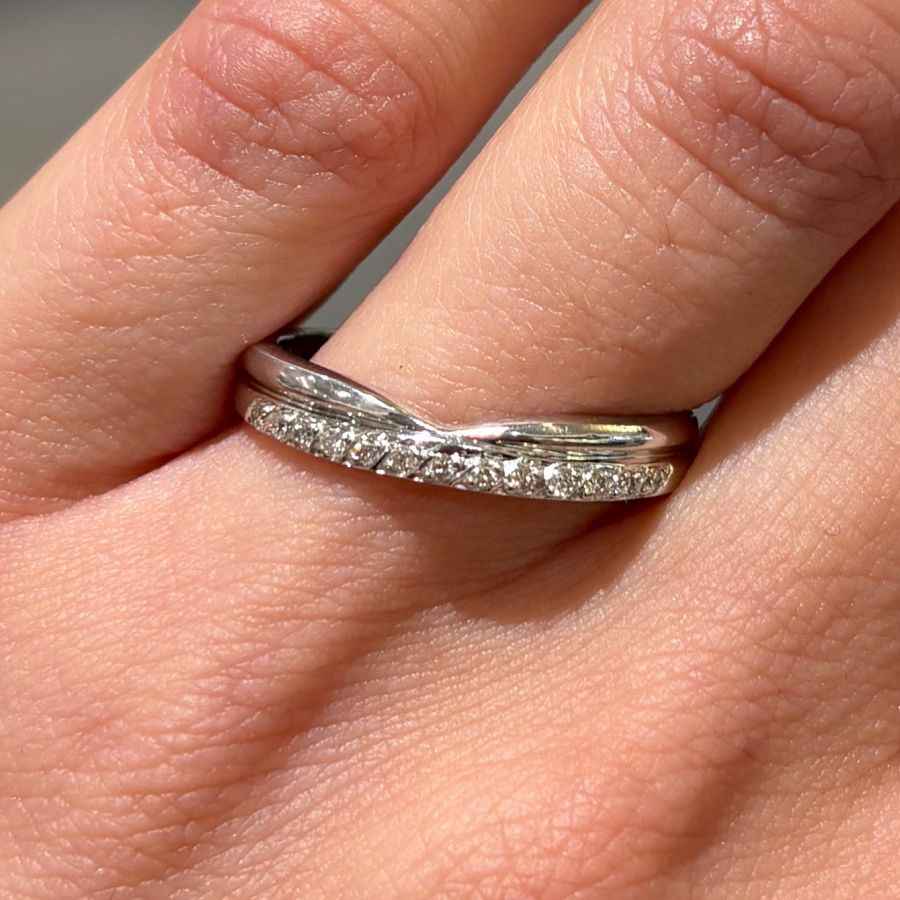 Pre-Owned 9ct White Gold 0.10ct Diamond Shaped Band