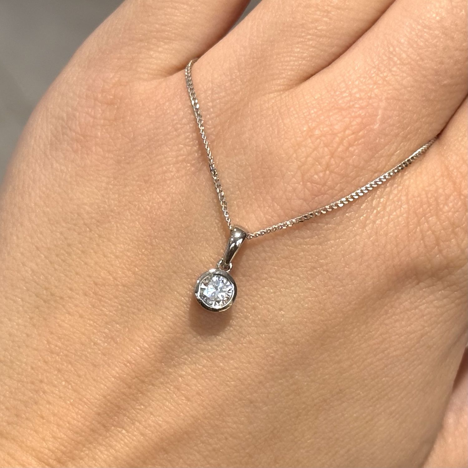 18ct White Gold 0.36ct Diamond Solitaire Pendant