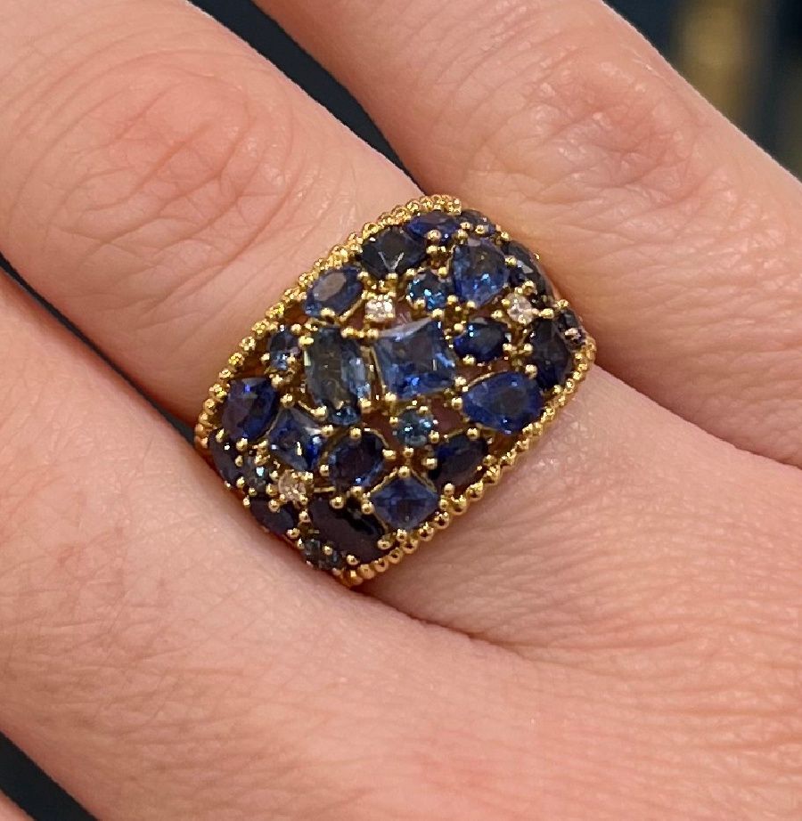 18ct Yellow Gold 4.35ct Sapphire &amp; 0.05ct Diamond Cluster Ring