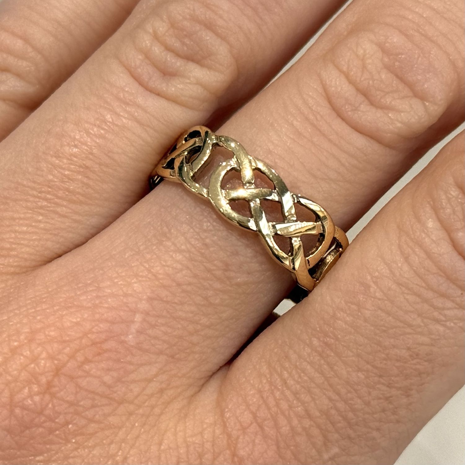 Pre-Owned 9ct Yellow Gold Celtic Band Ring