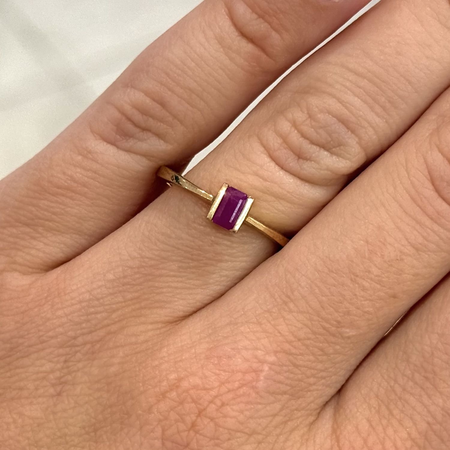 9ct Yellow Gold 0.32ct Octagon Ruby Bar Set Single Stone Ring