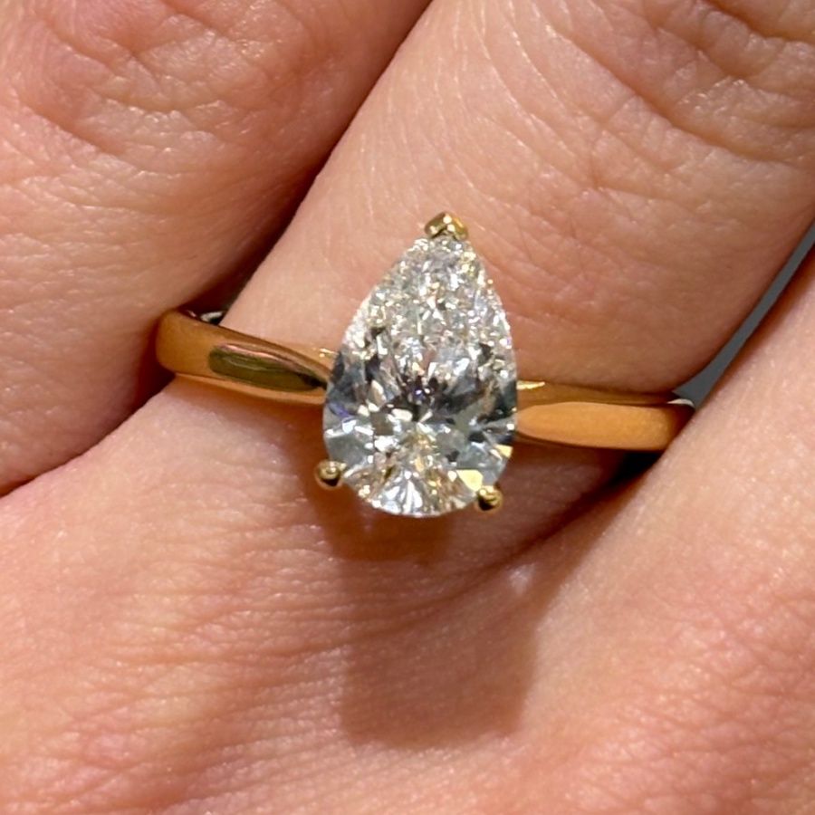 18ct Yellow Gold 1.56ct  VS1 Pear Cut Lab Grown Diamond Solitaire Ring