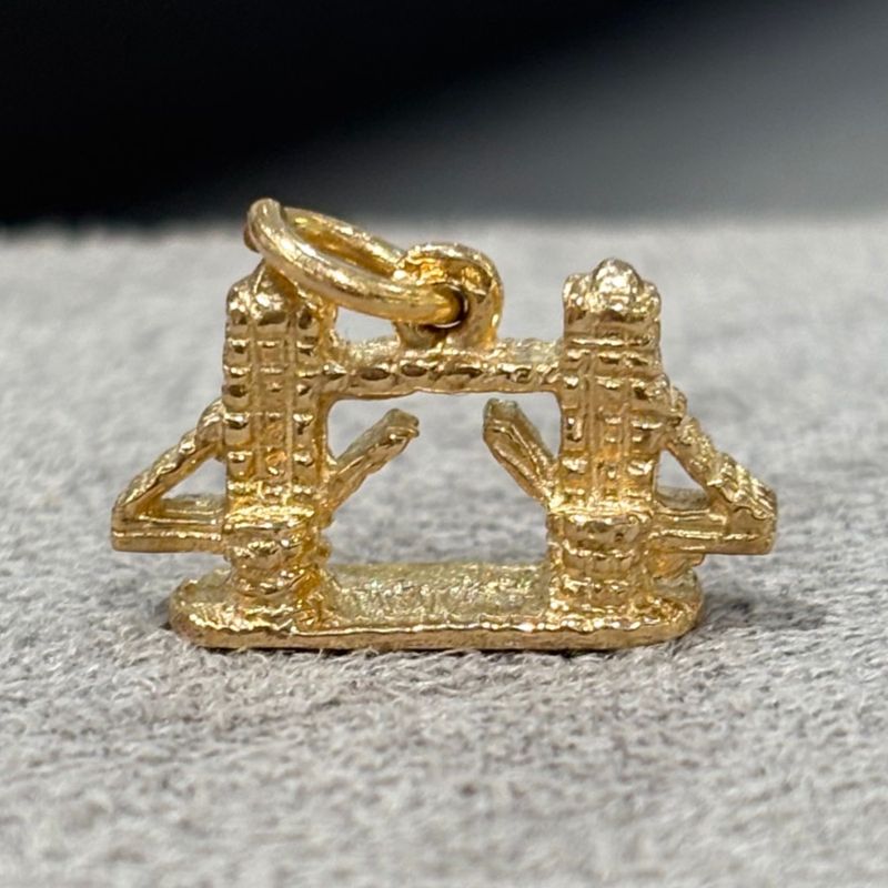 Pre-Owned 9ct Yellow Gold London Bridge Charm