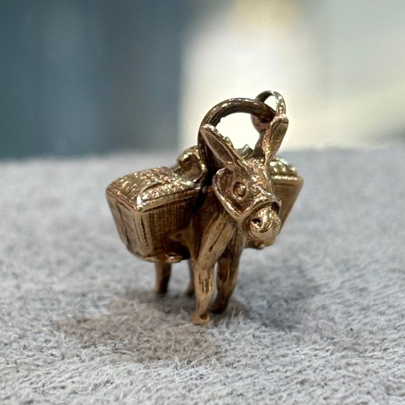 Pre-Owned 9ct Yellow Gold Donkey &amp; Basket Charm