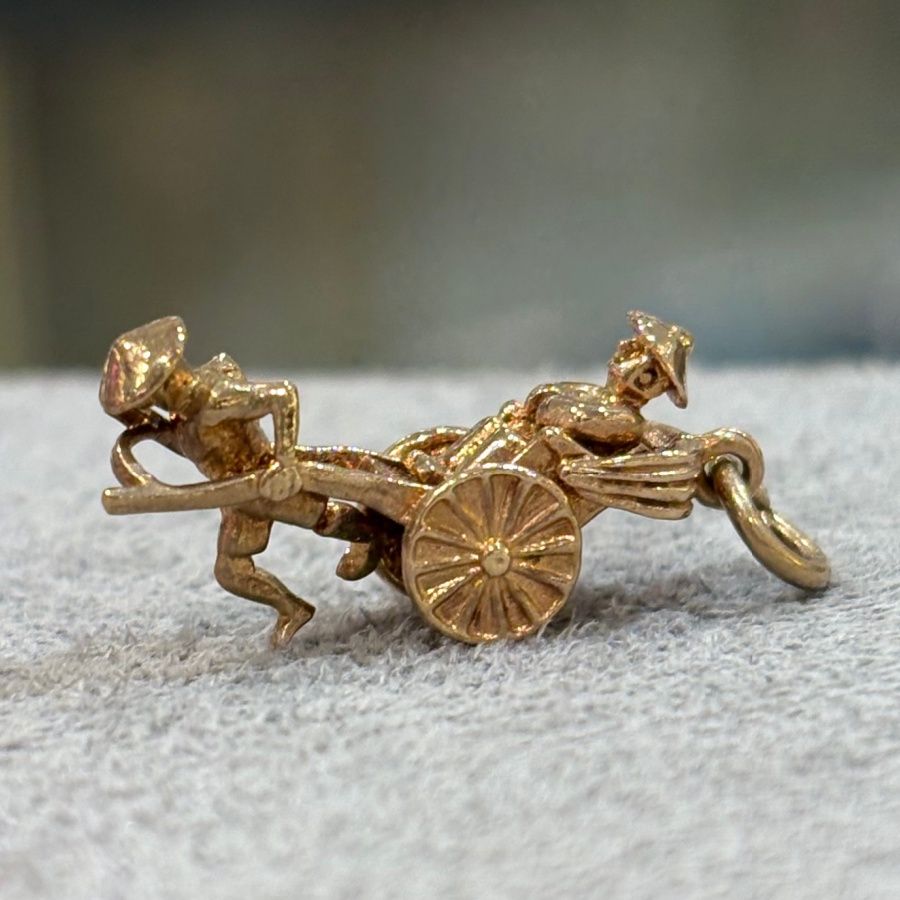 Pre-Owned 9ct Yellow Gold Men &amp; Wheelbarrow Charm