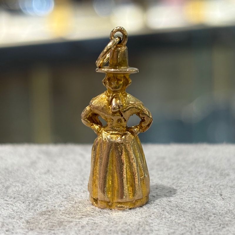 Pre-Owned 9ct Yellow Gold Welsh Lady Charm 6.4g