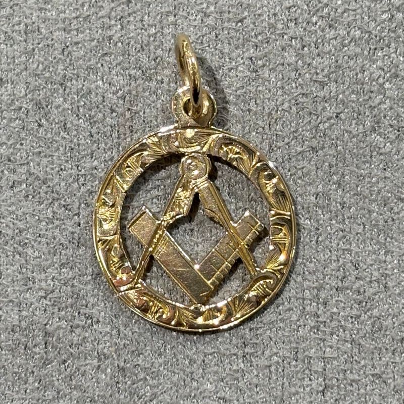 Pre-Owned 9ct Yellow Gold Masonic Disc Charm