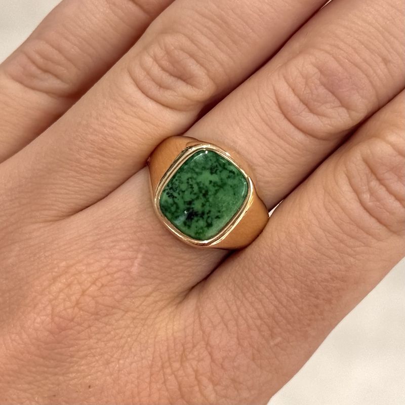 Pre-Owned 9ct Yellow Gold Green Agate Signet Ring