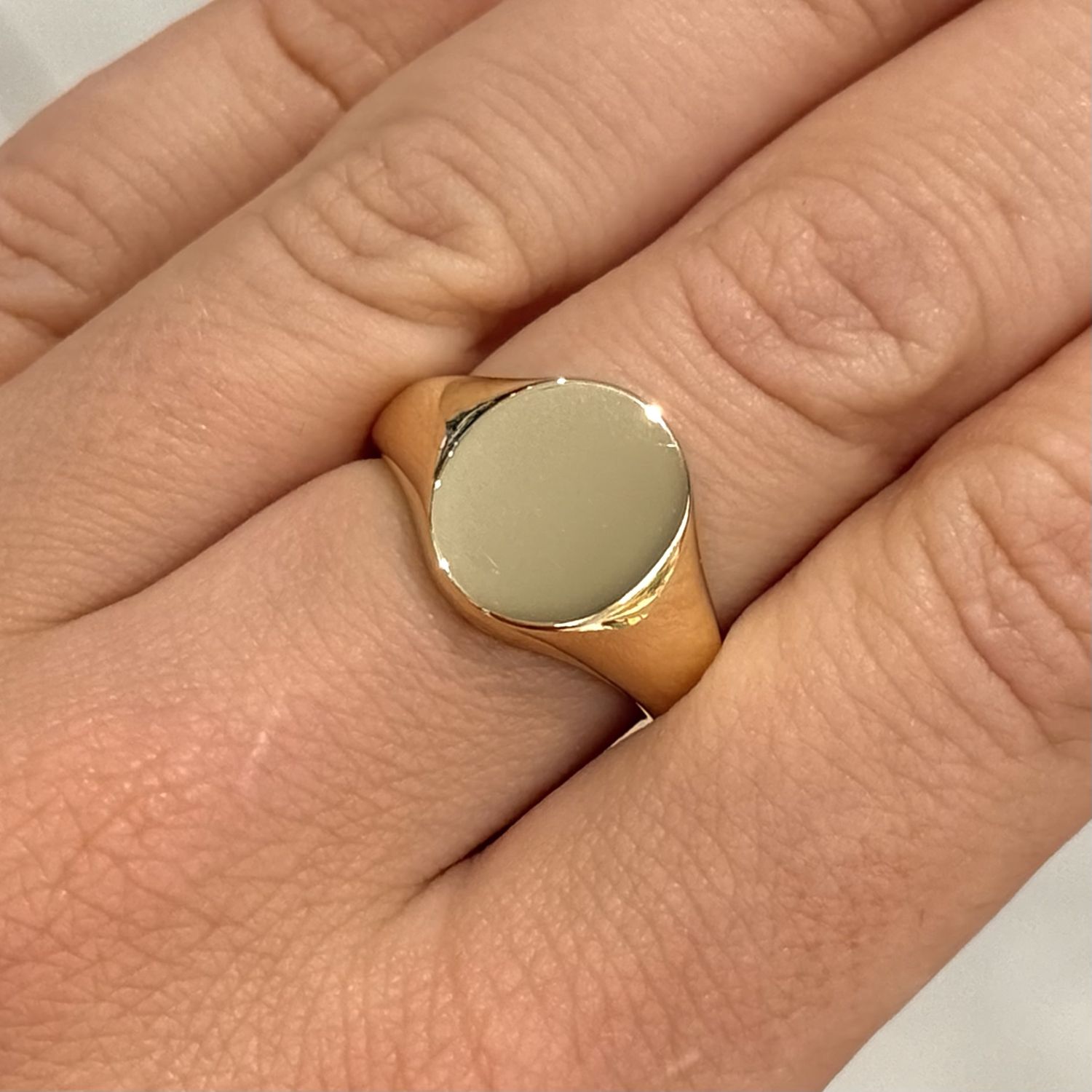 Pre-Owned 9ct Yellow Gold Oval Signet Ring 8.5g