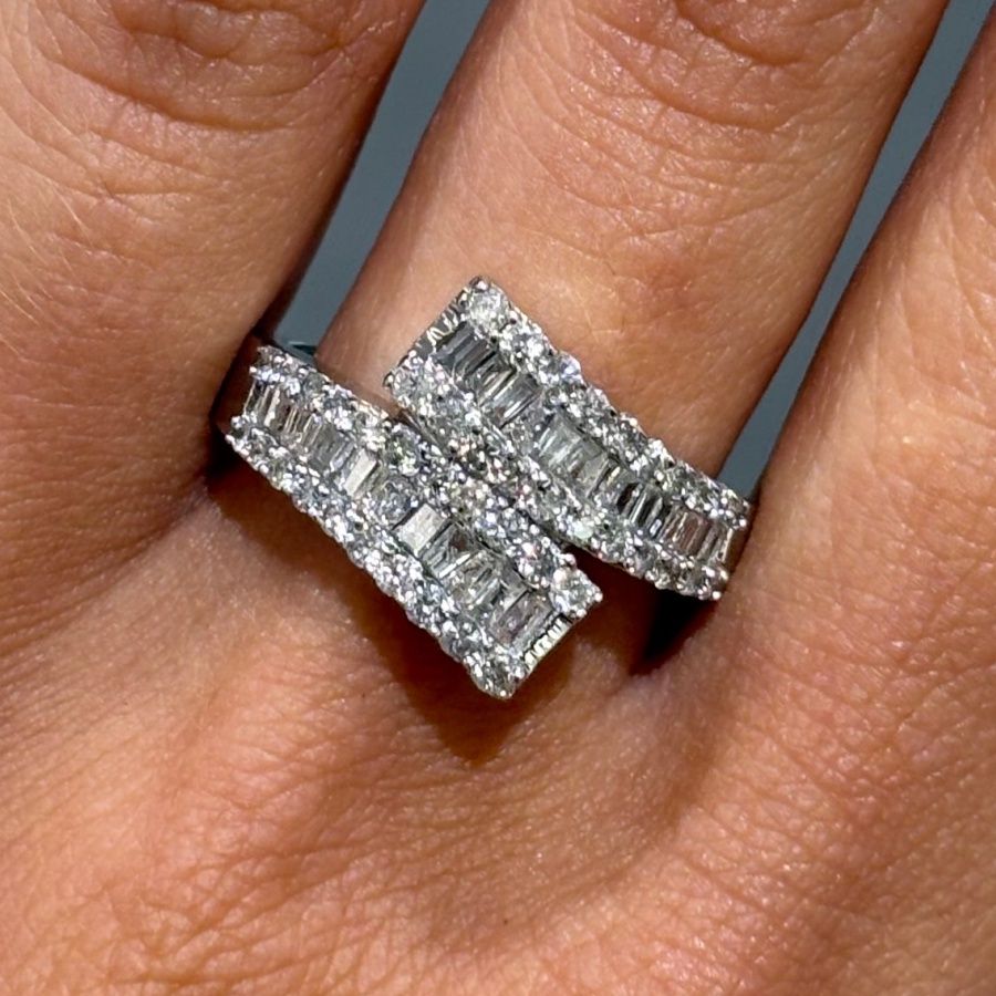 Pre-Owned 9ct White Gold 0.70ct Diamond Cross Over Band Ring