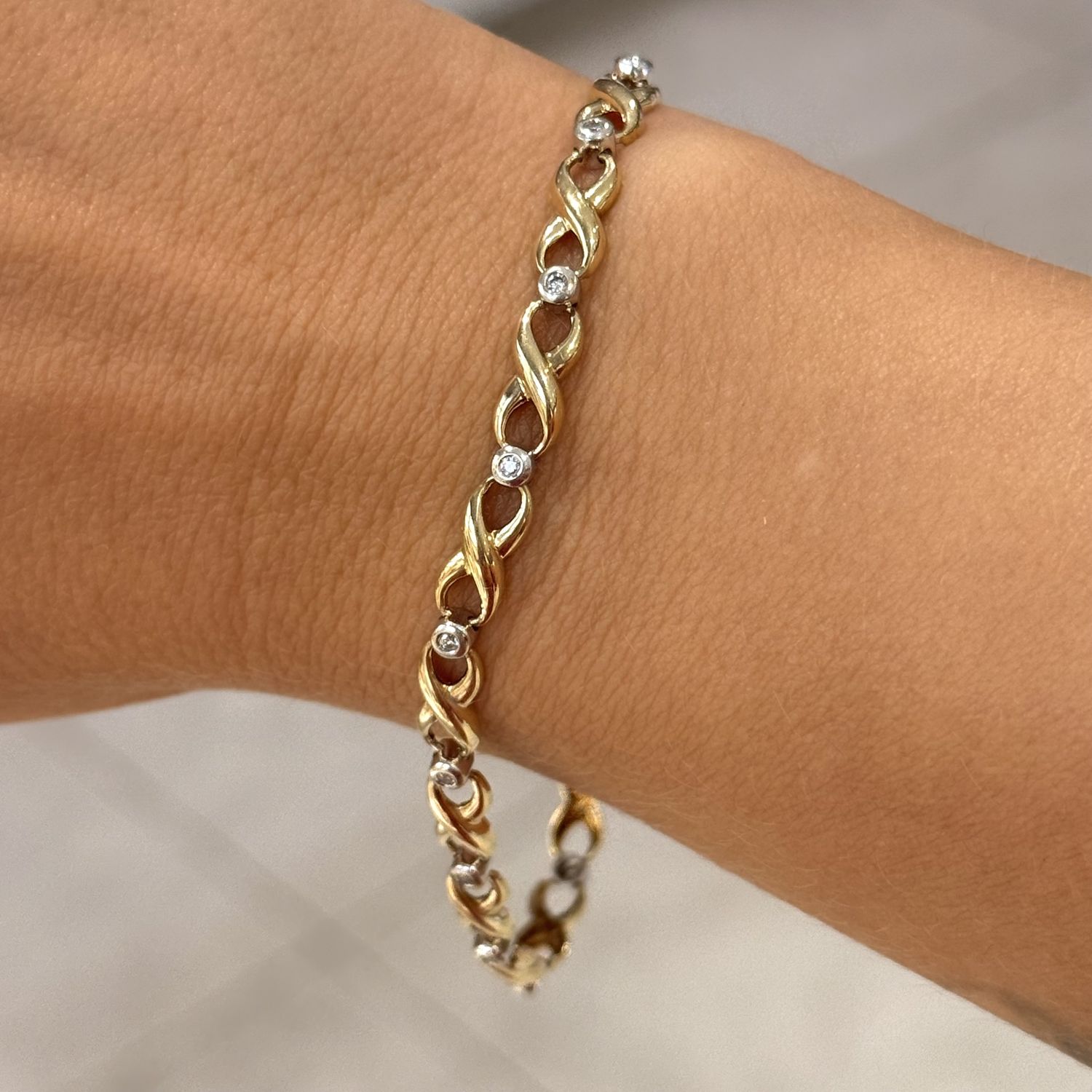 Pre-Owned 9ct Yellow Gold 0.15c Diamond Infinity Bracelet