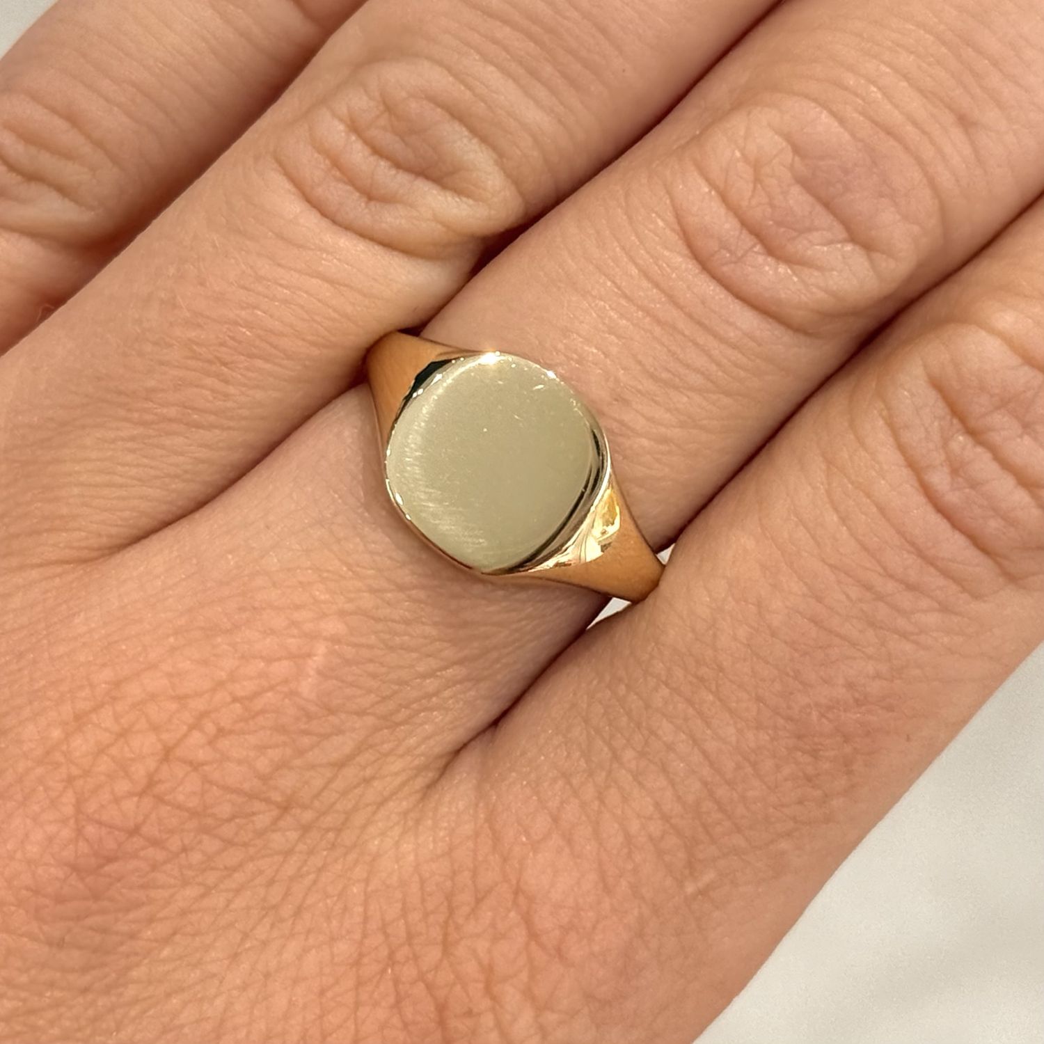 Pre-Owned 9ct Yellow Gold Cushion Signet Ring 6.2g