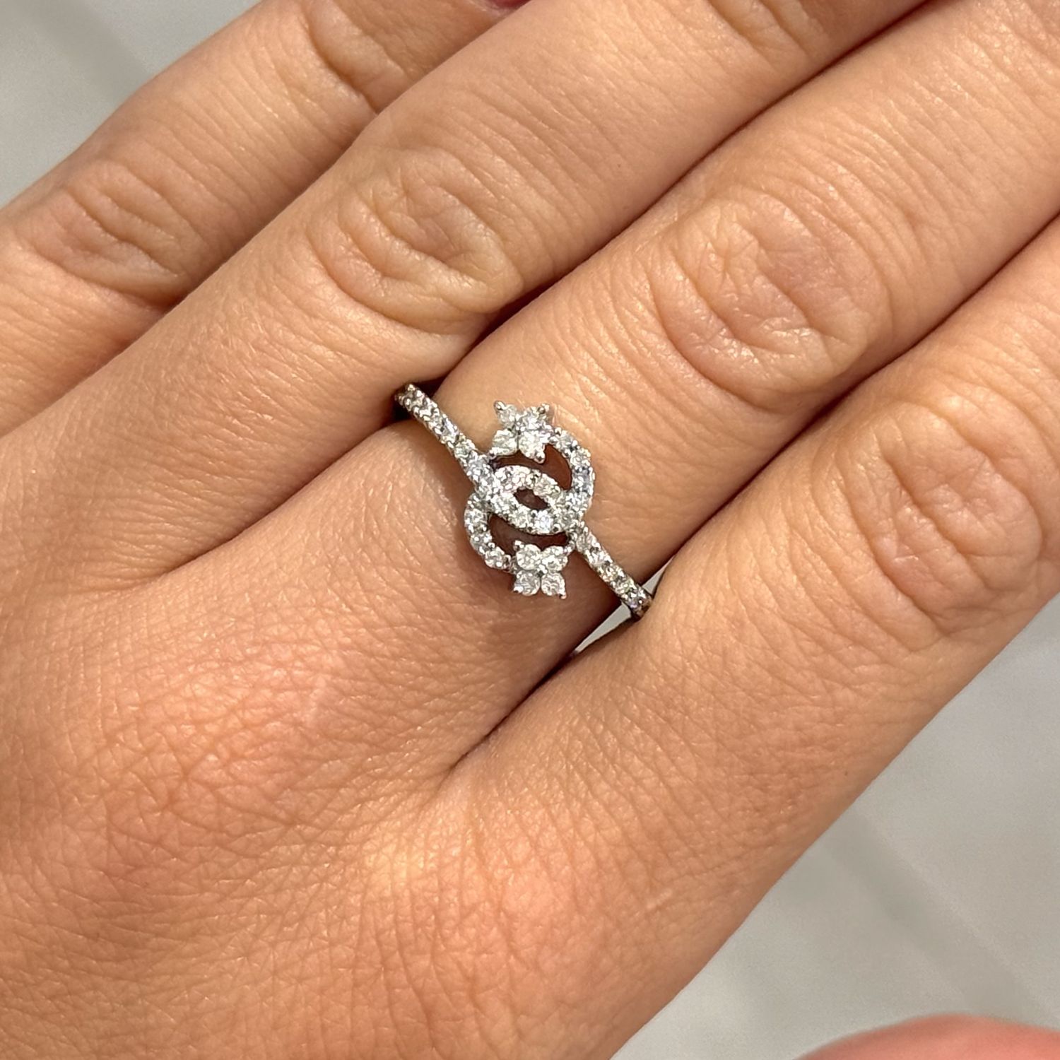 Pre-Owned 9ct White Gold 0.25ct Diamond Fancy Twist Ring