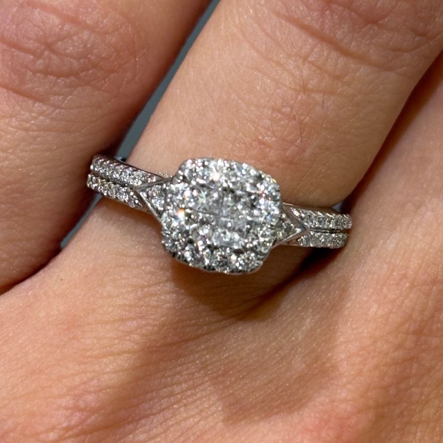 Pre-Owned 9ct White Gold 0.50ct Diamond Halo Cluster Ring