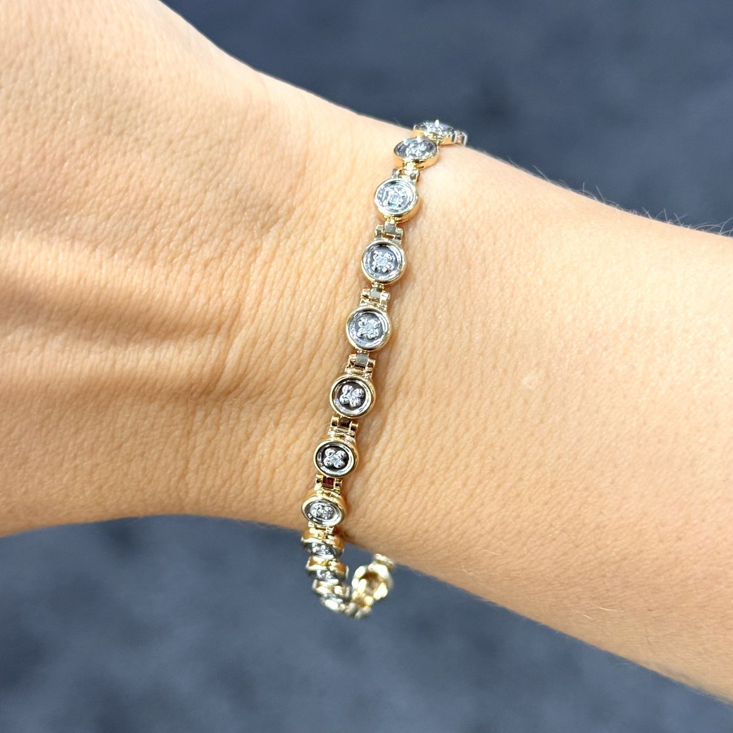 Pre-Owned 9ct Yellow Gold Diamond Bracelet