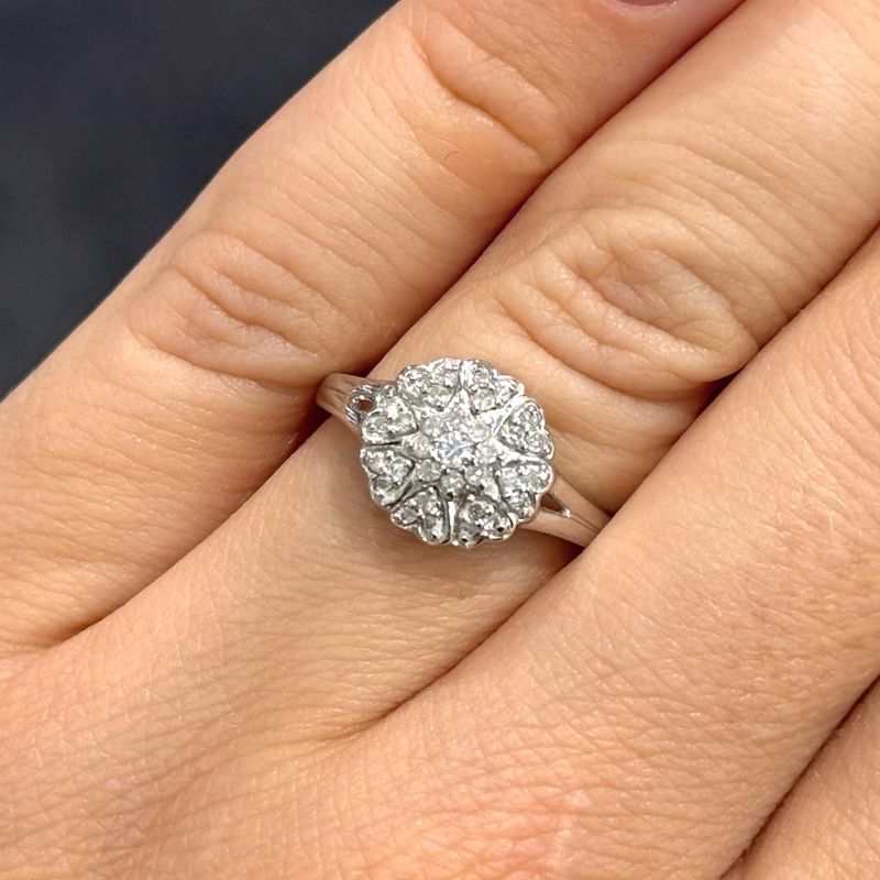 Pre-Owned 9ct White Gold 0.20ct Diamond Cluster Ring Split Shoulder
