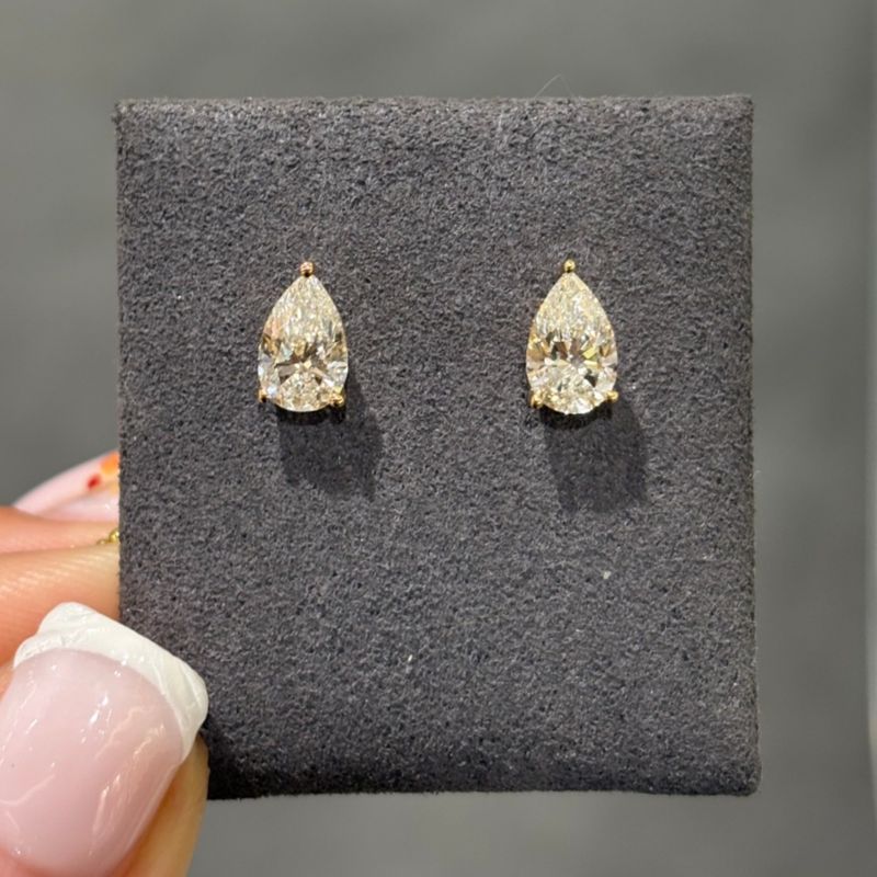 18ct Yellow Gold 2.00ct Lab-Grown Diamond Pear-Cut Earrings