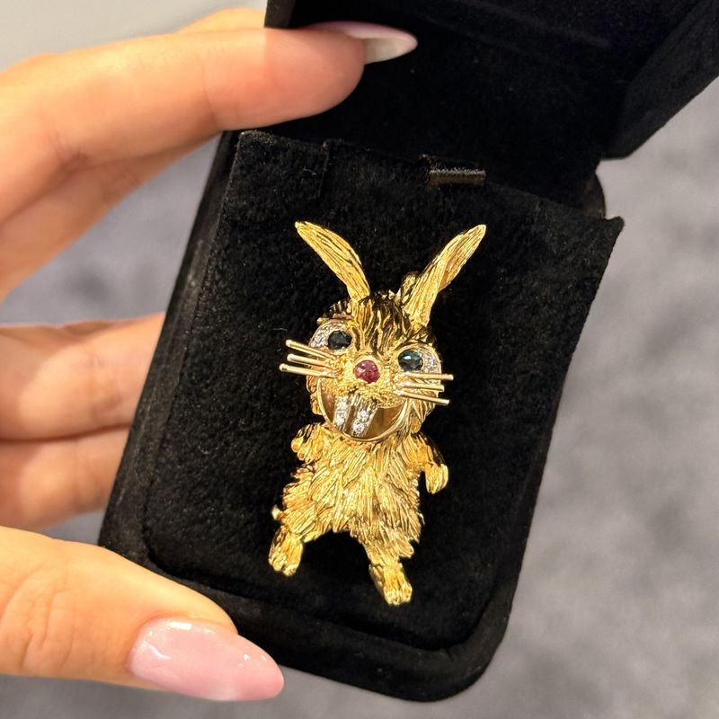 Pre-Owned Vintage Kutchinksy 18ct Gold Rabbit Brooch Pre-Owned Vintage Kutchinksy 18ct Gold Rabbit Brooch