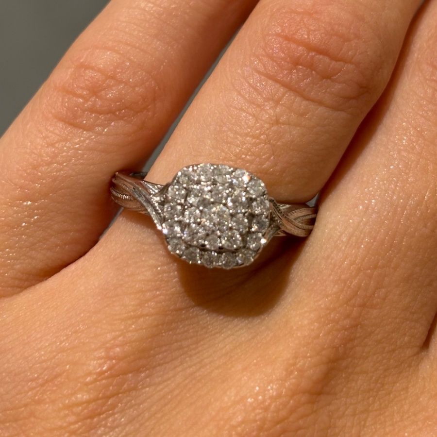Pre-Owned 9ct White Gold 0.45ct H I1 Cluster Ring