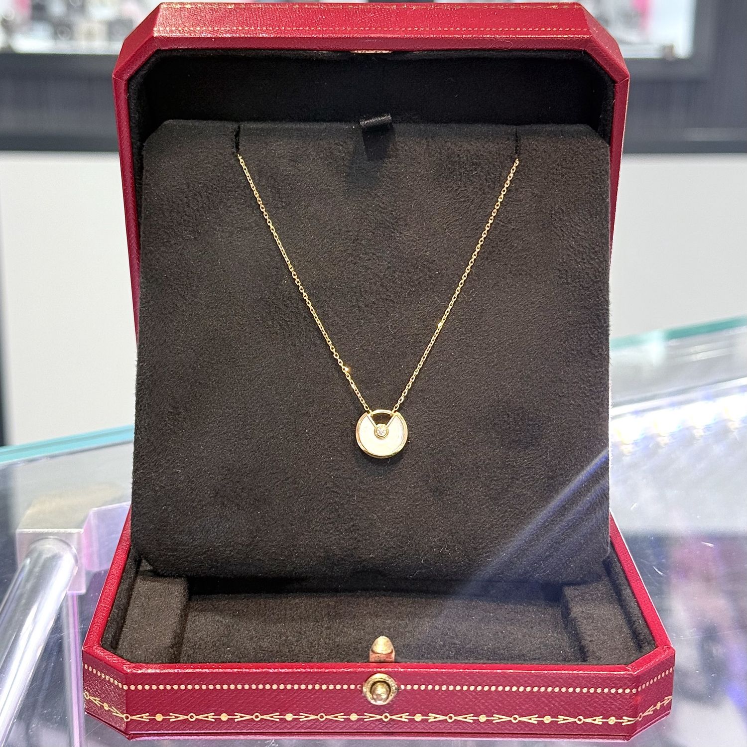 Pre-Owned Cartier Amulette de Cartier 18ct Yellow Gold Mother of Pearl &amp; Diamond Necklace