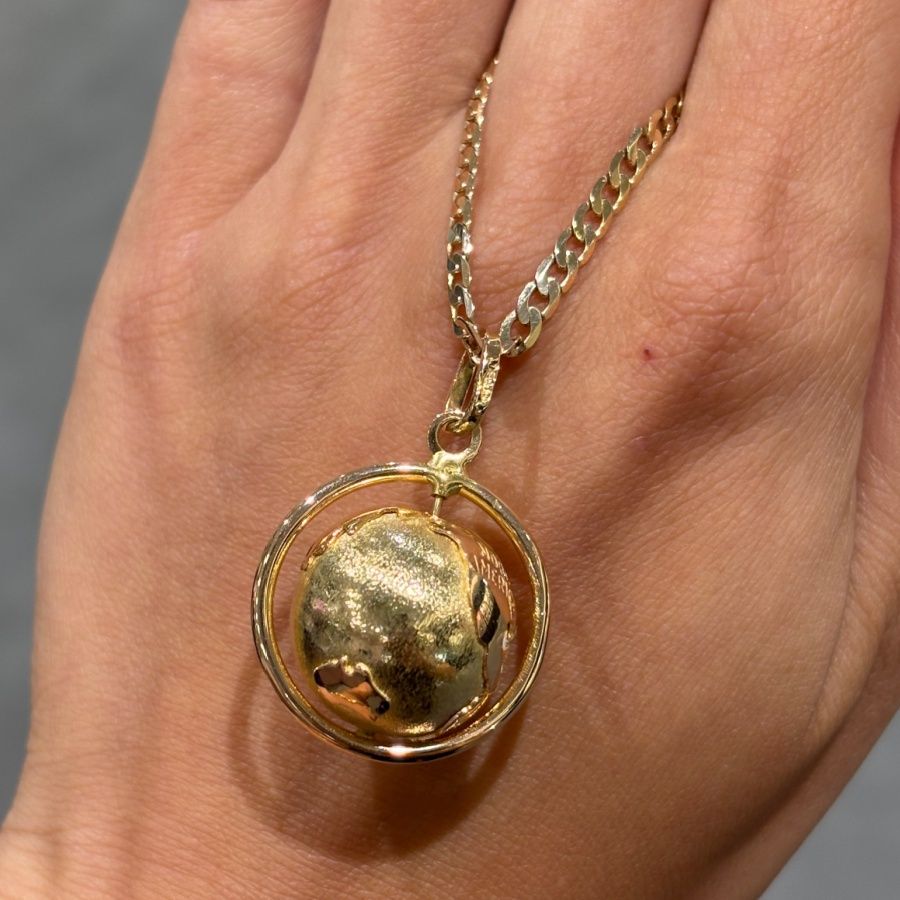 Pre-Owned 18ct Yellow Gold Spinning World Pendant