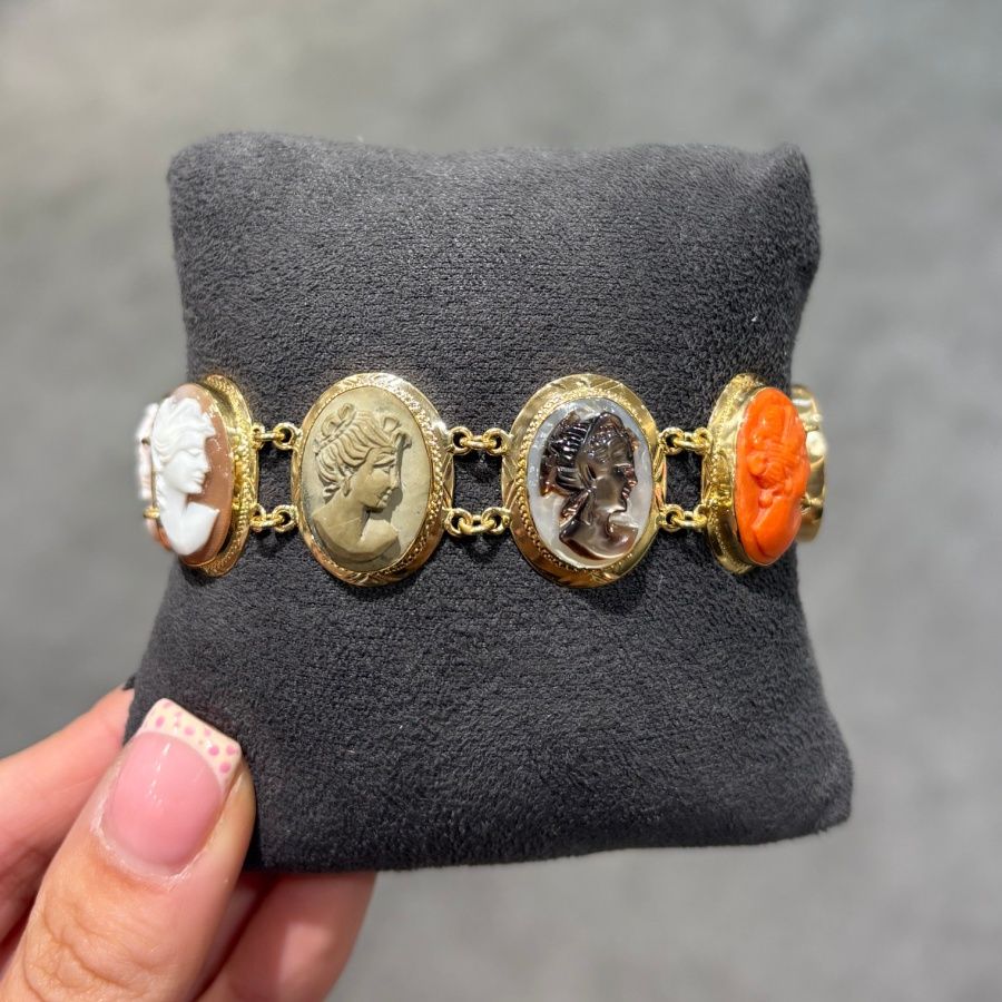 Pre-Owned 18ct Yellow Gold Cameo Bracelet