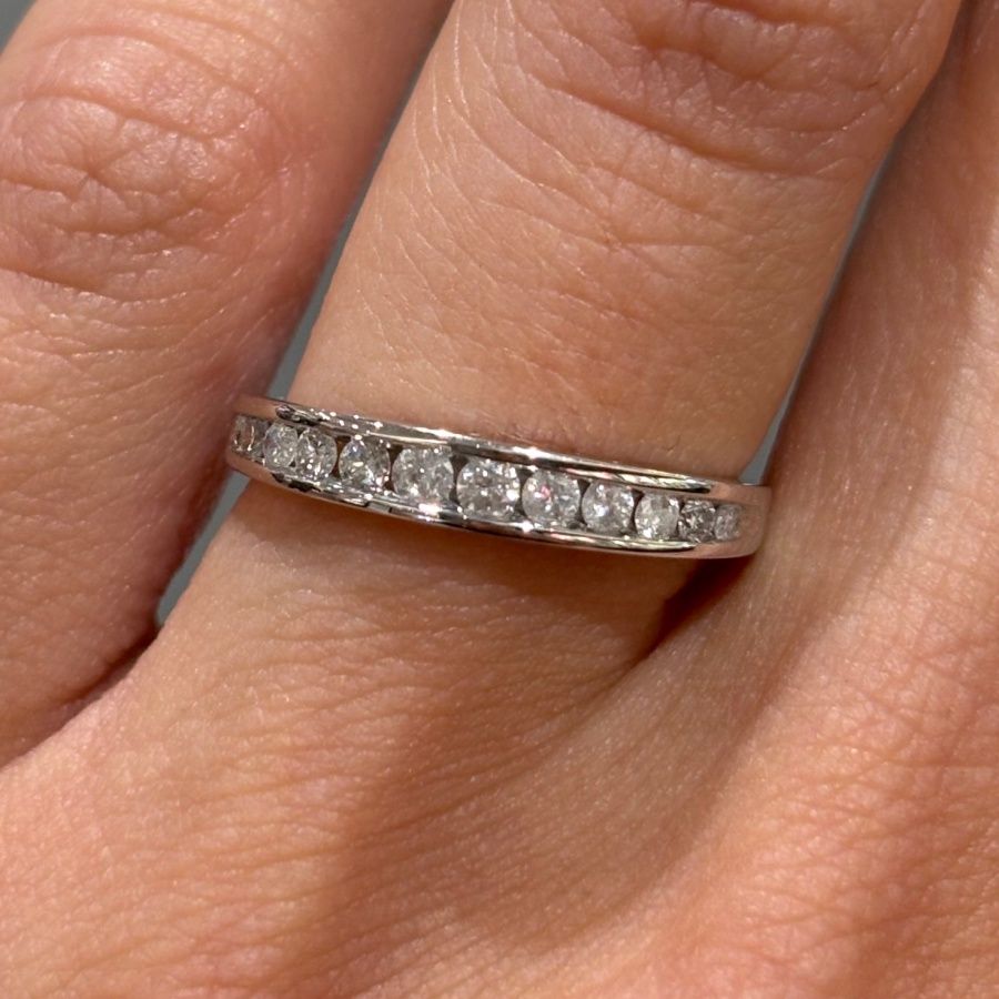 Pre-Owned 18ct White Gold 0.25ct Diamond Channel Set ET