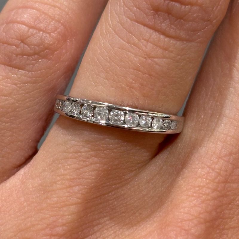 Pre-Owned 18ct White Gold 0.25ct Diamond Channel Set ET Pre-Owned 18ct White Gold 0.25ct Diamond Channel Set ET