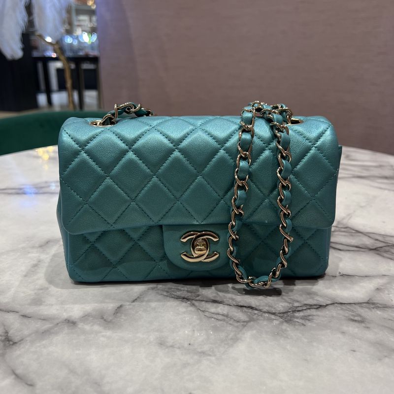 Pre-Owned Chanel Green Iridescent Mini Single Flap Quilted Lambskin with Light Gold Hardware