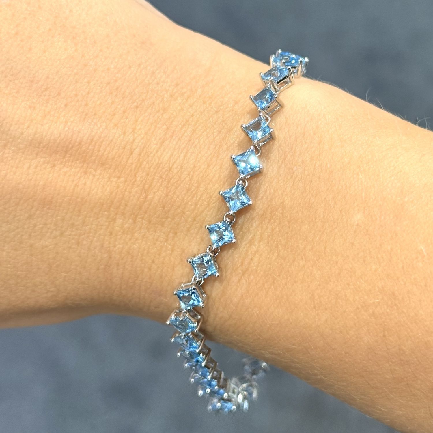 Pre-Owed 9ct White Gold 7.50ct Blue Topaz Tennis Bracelet