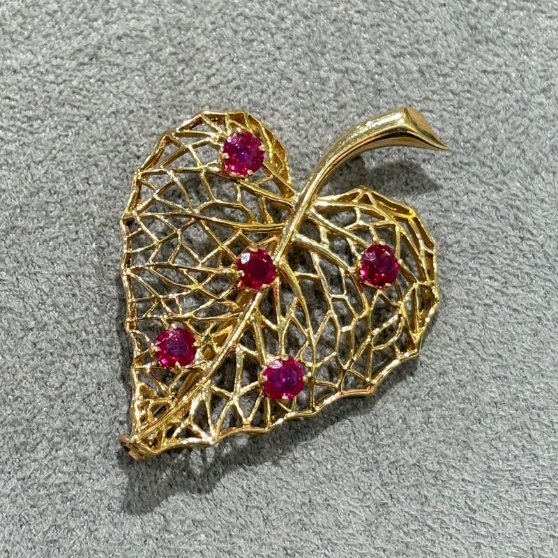 Pre-Owned Vintage Cartier 18ct Yellow Gold 1.2ct Ruby Leaf Brooch Pre-Owned Vintage Cartier 18ct Yellow Gold 1.2ct Ruby Leaf Brooch