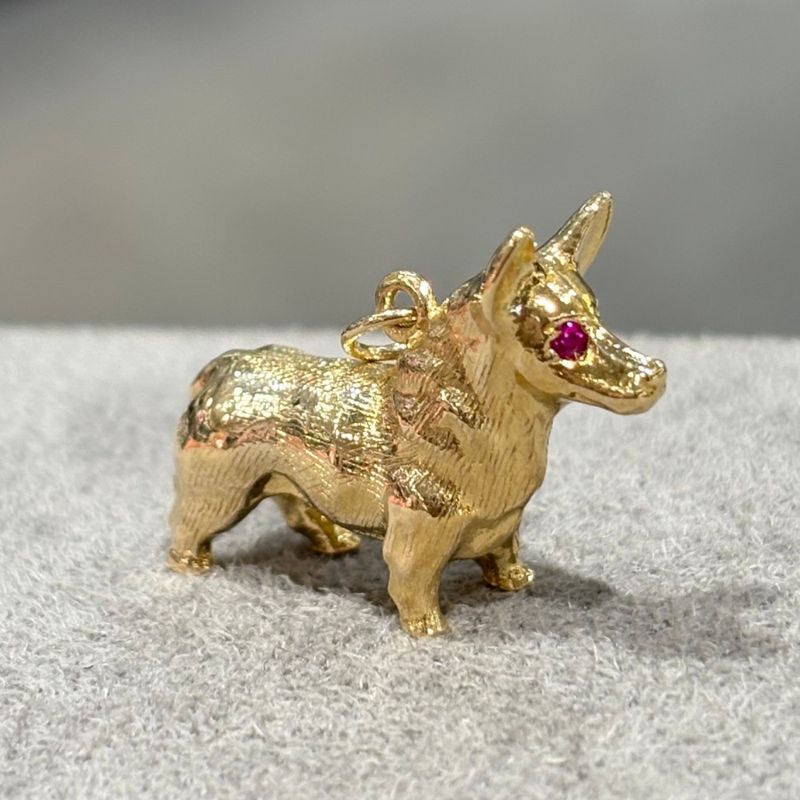 Pre-Owned 9ct Yellow Gold Ruby Eye Corgi Dog Pendant
