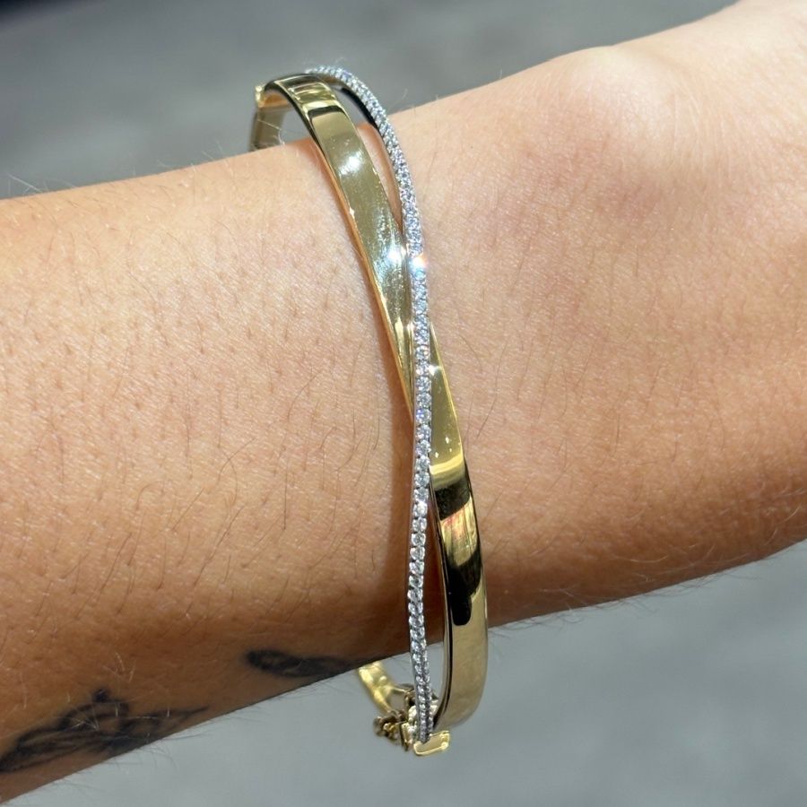 Pre-Owned 14ct Yellow Gold 0.65ct Diamond Wave Hinged Bangle