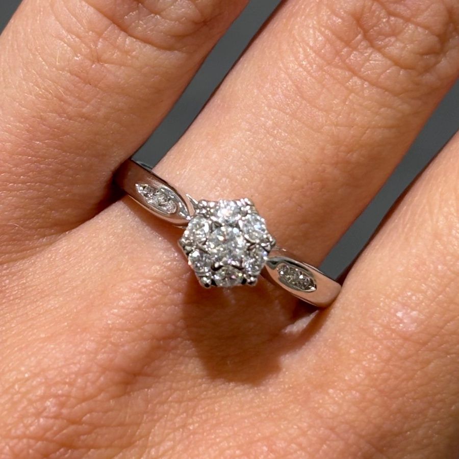 Pre-Owned 18ct White Gold 0.33ct Diamond Cluster Ring