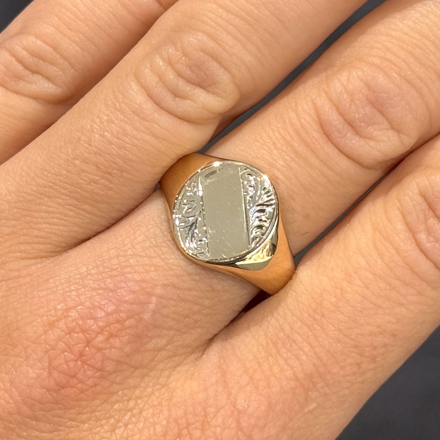 Pre-Owned 9ct Yellow Gold Gents Diagonal Engraving Design Oval Signet Ring