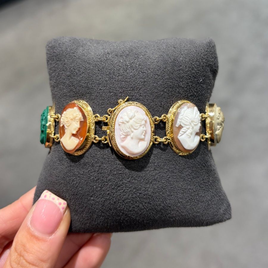 Pre-Owned 18ct Yellow Gold Cameo Bracelet Pre-Owned 18ct Yellow Gold Cameo Bracelet