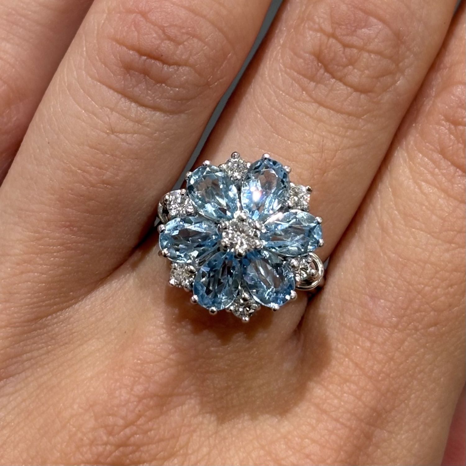 Pre-Owned 18ct White Gold 2.10ct Aquamarine & 0.31ct Diamond Ring Pre-Owned 18ct White Gold 2.10ct Aquamarine & 0.31ct Diamond Ring