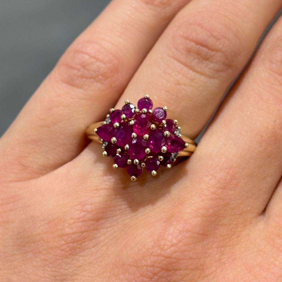 Pre-Owned 9ct Yellow Gold Ruby Cluster Ring Pre-Owned 9ct Yellow Gold Ruby Cluster Ring