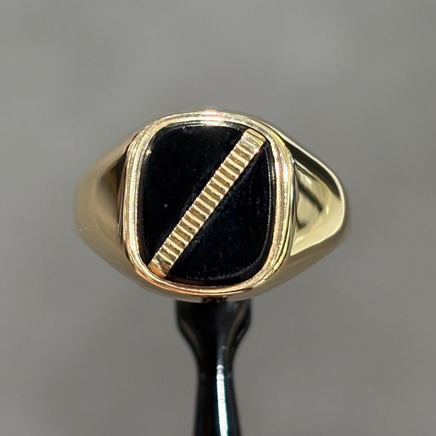 Pre-Owned 9ct Yellow Gold Gents Onyx Signet Ring